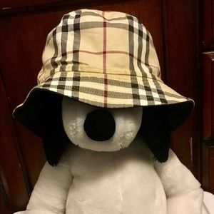 Burberry Bucket hat 👜!!!SOLD!!!